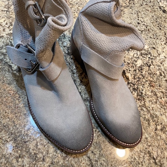 Donald J Pliner gray suede ankle boots - Picture 5 of 6
